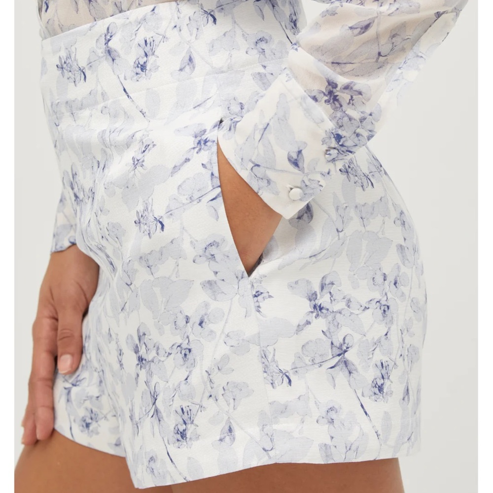 The Lisette Short NEW with tags